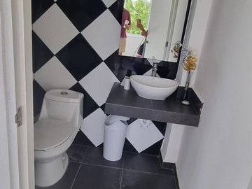 SE RENTA LOCAL 212m2 para cafeteria o restaurante Centro Playa Del Carmen P3866