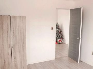 Se vende Parcela con casa y piscinas