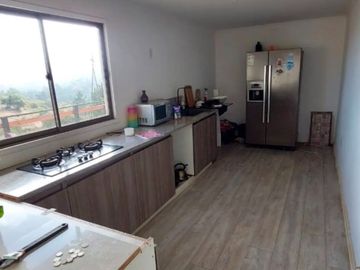 Se vende Parcela con casa y piscinas