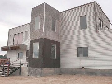 Se vende Parcela con casa y piscinas