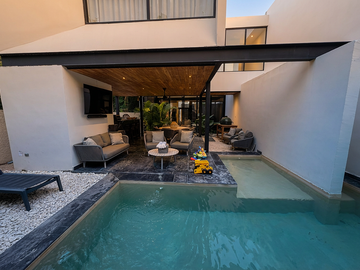 Casa(61) en Venta en Privada Compostela, Zona Country