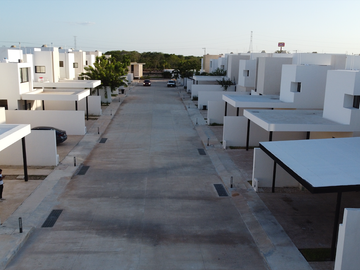 Última Casa(1P) en Venta en Privada Gardena, Cholul