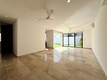 Casa de 4 habitaciones en Venta en Soluna