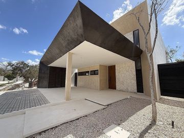 Casa en Venta en Privada Místika en Zona Yucatán Country Club