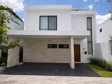 Casa Zen en Venta en Privada Zendera con Paneles Solares