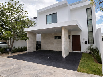 Casa Zen en Venta en Privada Zendera con Paneles Solares