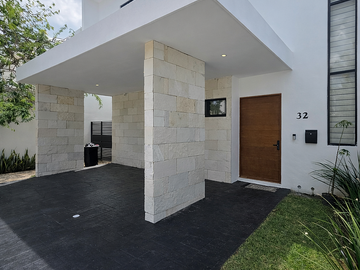 Casa Zen en Venta en Privada Zendera con Paneles Solares