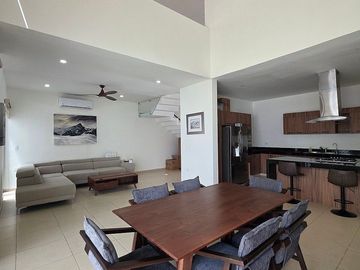 Casa Zen en Venta en Privada Zendera con Paneles Solares