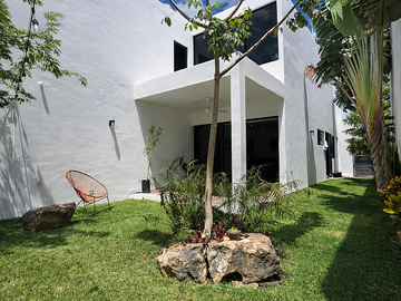 Casa Zen en Venta en Privada Zendera con Paneles Solares