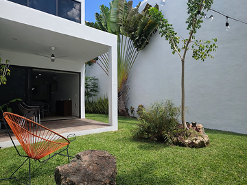 Casa Zen en Venta en Privada Zendera con Paneles Solares