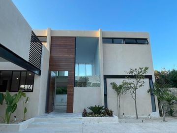 Casa(43) en VENTA en Privada El Cortijo al norte de Mérida, Yucatán