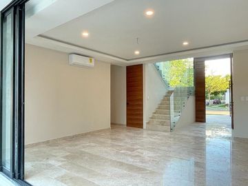 Casa(43) en VENTA en Privada El Cortijo al norte de Mérida, Yucatán