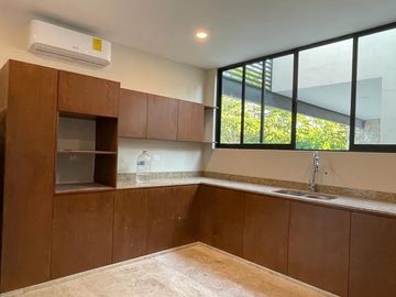 Casa(43) en VENTA en Privada El Cortijo al norte de Mérida, Yucatán