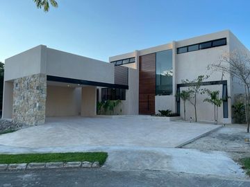 Casa(43) en VENTA en Privada El Cortijo al norte de Mérida, Yucatán