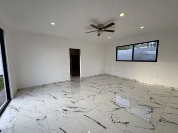 Casa de Una Planta en Jardines de Rejoyada