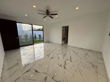 Casa de Una Planta en Jardines de Rejoyada