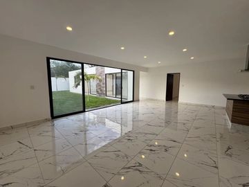 Casa de Una Planta en Jardines de Rejoyada