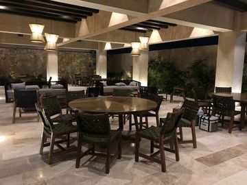 Casa en Venta en Privada El Cortijo de Dos Plantas con Amplio Terreno y Alberca