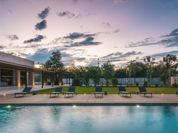 Casa en Venta en Privada El Cortijo de Dos Plantas con Amplio Terreno y Alberca