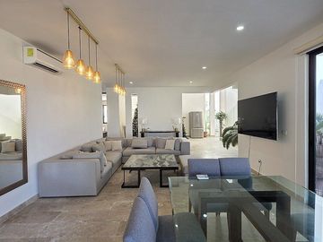 Casa en Venta en Privada Única Living con 35 Paneles Solares