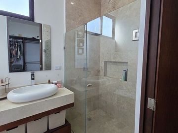Casa en Venta en Privada Única Living con 35 Paneles Solares