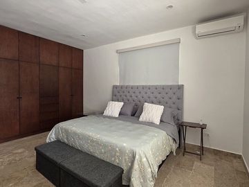 Casa en Venta en Privada Única Living con 35 Paneles Solares