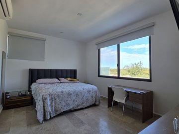 Casa en Venta en Privada Única Living con 35 Paneles Solares