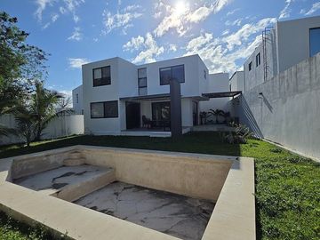 Casa en Venta en Privada Única Living con 35 Paneles Solares