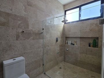 Casa en Venta en Privada Única Living con 35 Paneles Solares