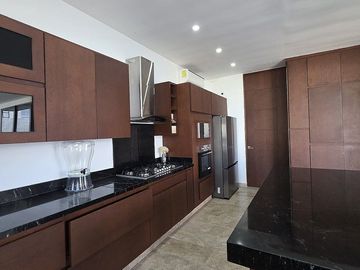 Casa en Venta en Privada Única Living con 35 Paneles Solares
