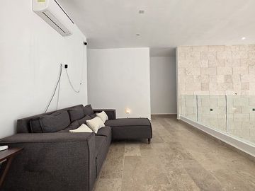 Casa en Venta en Privada Única Living con 35 Paneles Solares