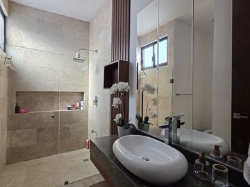 Casa en Venta en Privada Única Living con 35 Paneles Solares