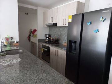 VENDO APTO EN 4to PISO CON ASCENSOR EN VALLE DEL LILI (A.S) CW:8059679