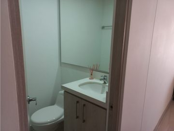 VENDO APTO EN 4to PISO CON ASCENSOR EN VALLE DEL LILI (A.S) CW:8059679