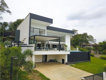 SE VENDE HERMOSA CASA LUXURY EN JAMUNDI L.O WASI: 8614572