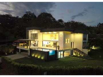 SE VENDE HERMOSA CASA LUXURY EN JAMUNDI L.O WASI: 8614572