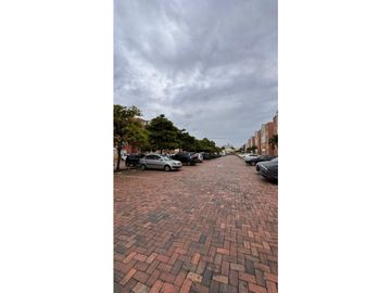 VENDO APARTAMENTO PISO 3 EN VALLE DEL LILI (P.Z) CW:9873058