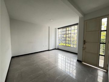 VENDO CASA DE 3 PISOS INDEPENDIENTES EN VALLE DEL LILI (F.D)CW:9901913