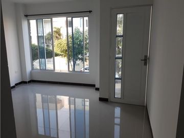 VENDO CASA DE 3 PISOS INDEPENDIENTES EN VALLE DEL LILI (F.D)CW:9901913