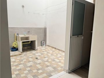 VENDO CASA DE 3 PISOS INDEPENDIENTES EN VALLE DEL LILI (F.D)CW:9901913