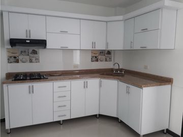 VENDO CASA DE 3 PISOS INDEPENDIENTES EN VALLE DEL LILI (F.D)CW:9901913