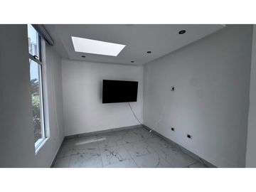 VENDO CASA 3 NIVELES EN CONDOMINIO EN VALLE DEL LILI (P.Z) CW:10026467