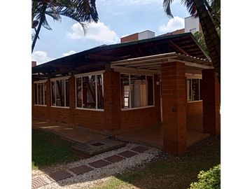 VENDO APTO PISO 5 CON ASCENSOR EN PRADOS DEL LIMONAR (A.M) CW:10201468
