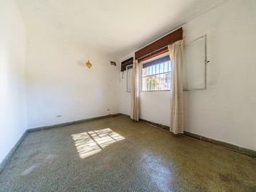 VENTA CASA 2 DORM PATIO Y PARRILLA  TERRAZA DESPEJ