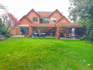 Casa en arriendo  en LO BARNECHEA