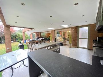 Casa en arriendo  en LO BARNECHEA