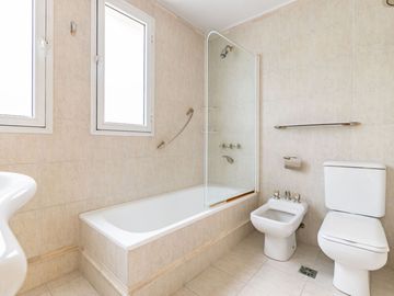 VENTA DEPTO 3AMB C/ESTUDIO COCHERA BALVANERA