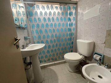 VENTA DEPARTAMENTO 3 AMBIENTES CON COCHERA. MORON
