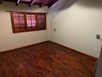 VENTA CASA 4 DORMITORIOS PILETA CLIMATIZADA PILAR