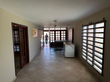 VENTA CASA 4 DORMITORIOS PILETA CLIMATIZADA PILAR
